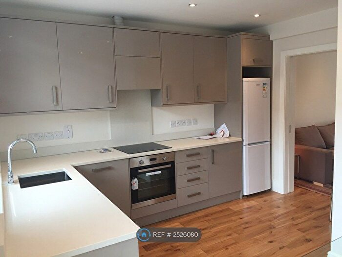3 Bedroom Flat To Rent In Elephant Amp; Castle, London, SE11