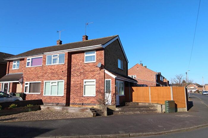 3 Bedroom Semi Detached House For Sale In St Ives Road, Wigston, LE18