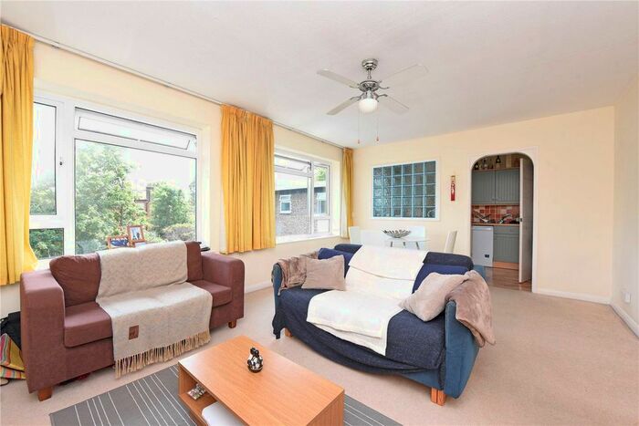 2 Bedroom Flat To Rent In Messenger Court, Upper Richmond Road, London, SW15