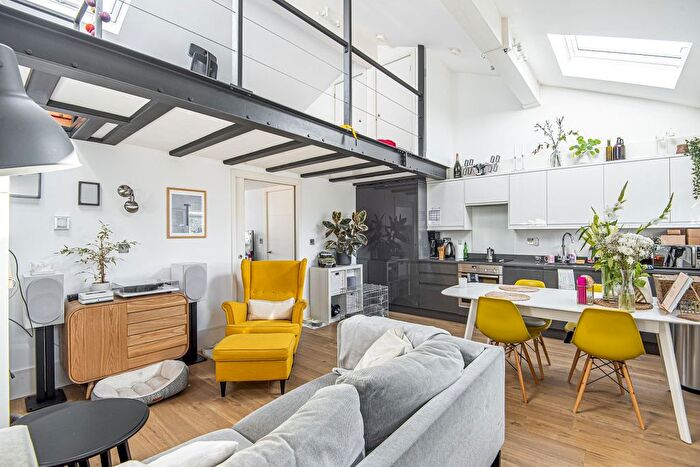 1 Bedroom Flat To Rent In Clapham Park Road, London, SW4