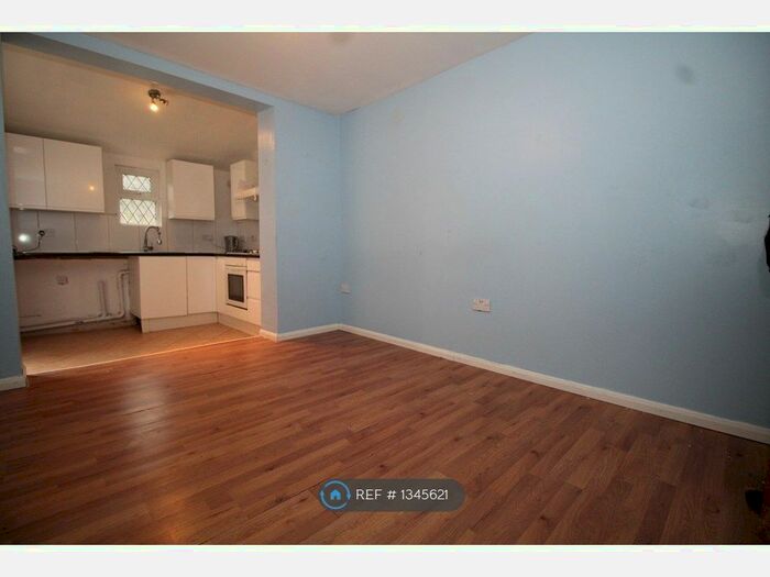 2 Bedroom Flat To Rent In High Street, Herne Bay, CT6
