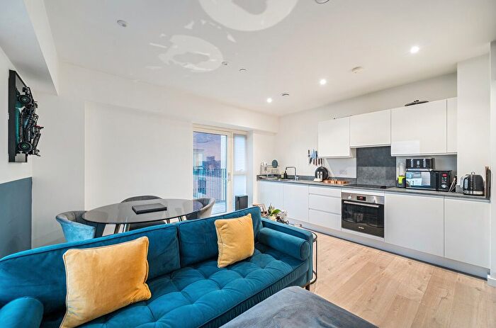 1 Bedroom Flat For Sale In Silvertown Way, London, E16