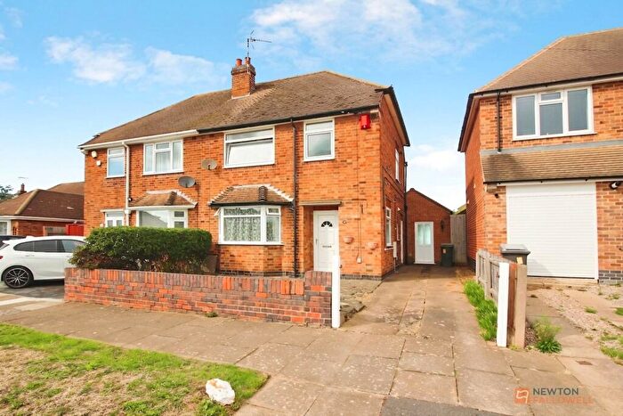 4 Bedroom Semi-Detached House For Sale In Verdale Avenue, Leicester, LE4