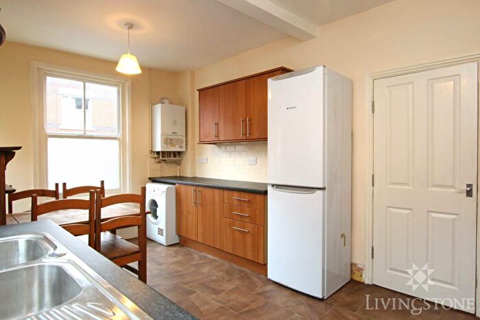 6 Bedroom Town House To Rent In Howard Road, Clarendon Park, LE2