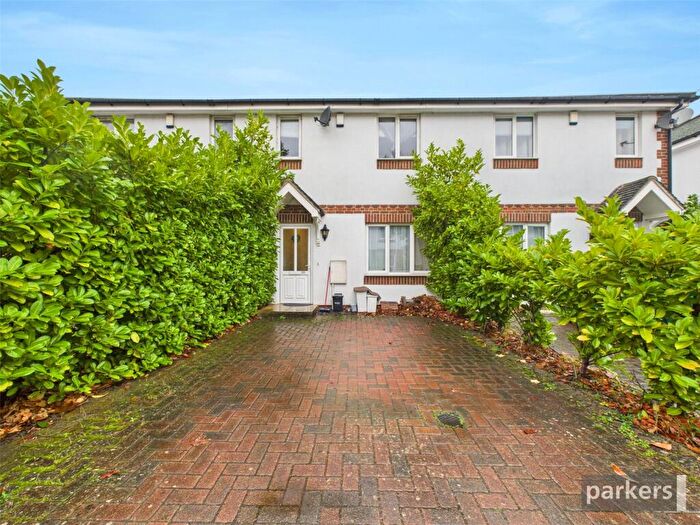 3 Bedroom Terraced House For Sale In Sailcloth Close, Reading, RG1