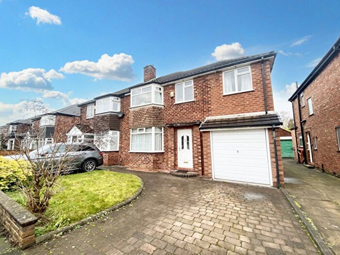4 Bedroom Semi-Detached House To Rent In Parkstone Lane, Worsley, M28
