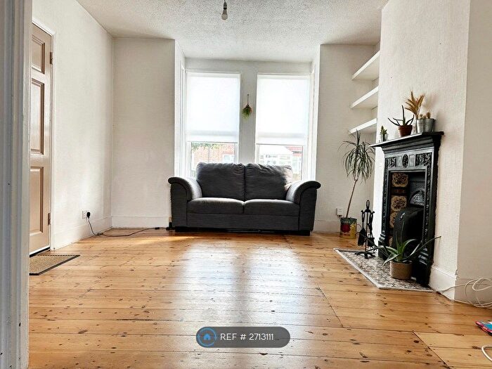 1 Bedroom Flat To Rent In Walthamstow, London, E17