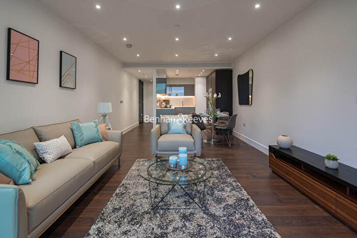 2 Bedroom Apartment To Rent In Stable Walk, Aldgate East, E1