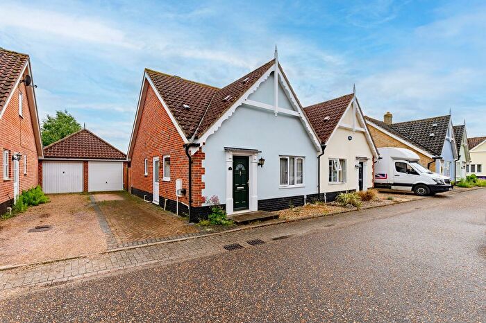 2 Bedroom Semi-Detached Bungalow For Sale In Muir Drive, Hingham, NR9