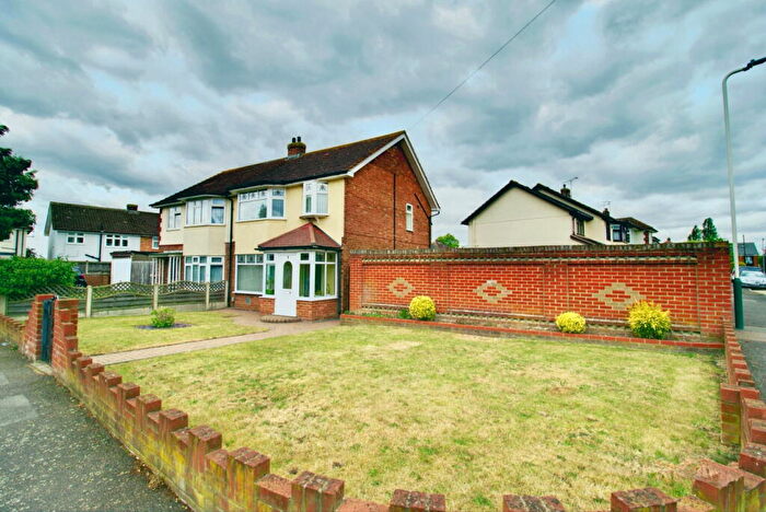 3 Bedroom Semi-Detached House For Sale In Ryder Gardens, Rainham, RM13