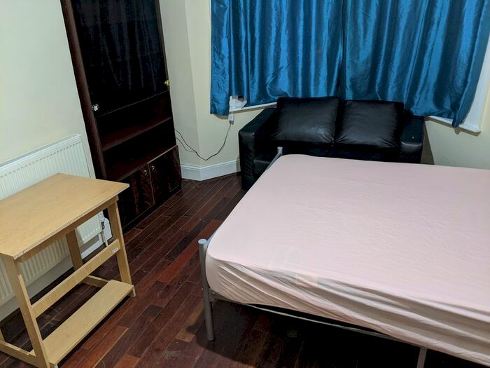 6 Bedroom Terraced House To Rent In Barking Road, London, E13