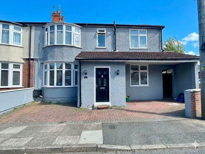 5 Bedroom Semi Detached House For Sale In Douglas Road, Luton, Bedfordshire, LU4