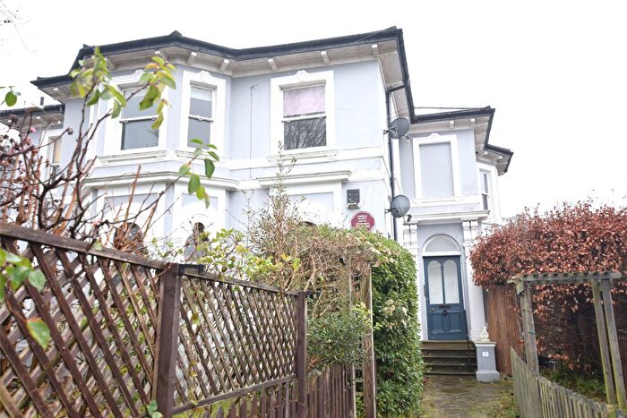 2 Bedroom Flat To Rent In Lansdowne Road, Tunbridge Wells, Kent, TN1