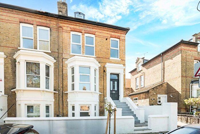 2 Bedroom Flat For Sale In Mattock Lane, West Ealing, W13