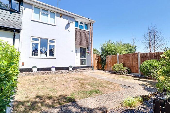 3 Bedroom Semi-Detached House For Sale In Orchard Side, Leigh-On-Sea, SS9