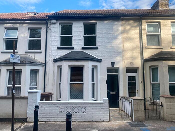2 Bedroom Terraced House To Rent In Boundary Road, Chatham, ME4