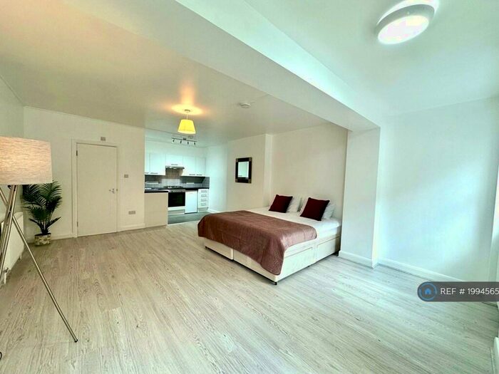 Studio To Rent In Mount View Road, London, N4