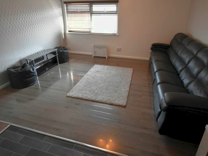 1 Bedroom Flat To Rent In Delhi Street, St Thomas, Swansea, SA1