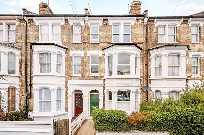 2 Bedroom Flat For Sale In Davisville Road, London, W12