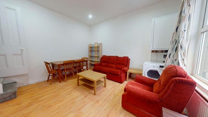 2 Bedroom Terraced House To Rent In Meadow View, Hyde Park, Leeds, LS6