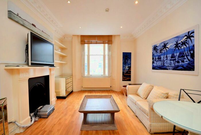 3 Bedroom Maisonette To Rent In Inverness Terrace, Bayswater, London, W2