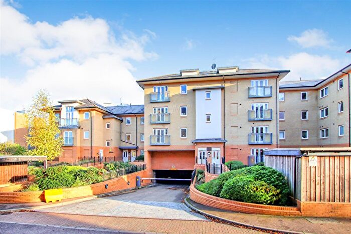 3 Bedroom Flat To Rent In Hampden Gardens, Cambridge, CB1
