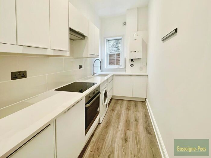 2 Bedroom Flat To Rent In Hampton Wick, KT1