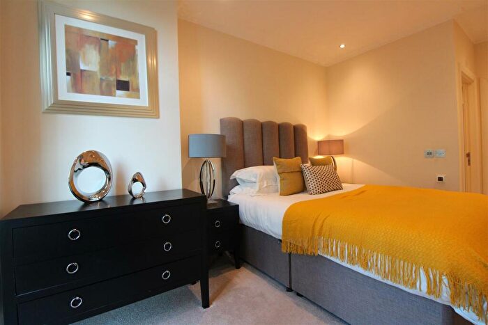 2 Bedroom Flat To Rent In Discovery Dock West, E14
