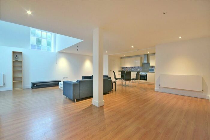 2 Bedroom Flat To Rent In Essex Road, Islington, N1