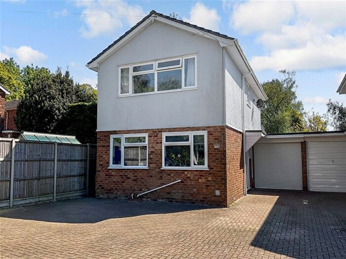 3 Bedroom Link Detached House For Sale In Shrubcote, Tenterden, Kent, TN30