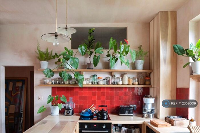 3 Bedroom Flat To Rent In Clive Court, Cliftonville, Margate, CT9