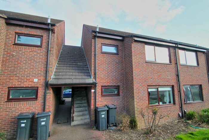 2 Bedroom Flat To Rent In West Grove, Woodford Green, IG8