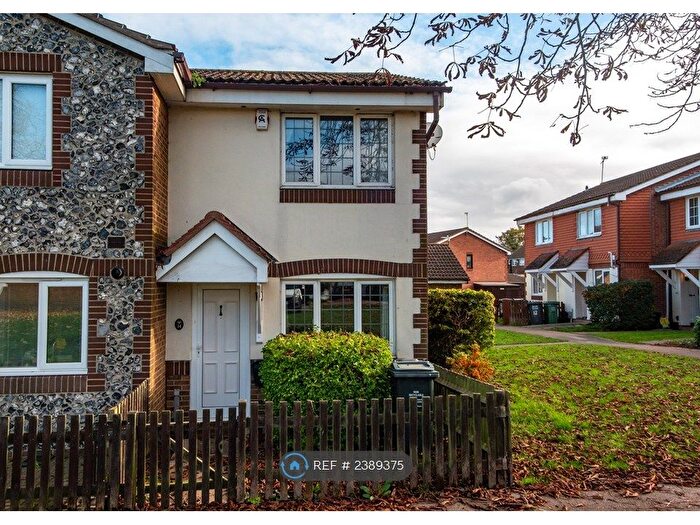 2 Bedroom Semi-detached House To Rent In St. Pauls Close, Swanscombe, DA10