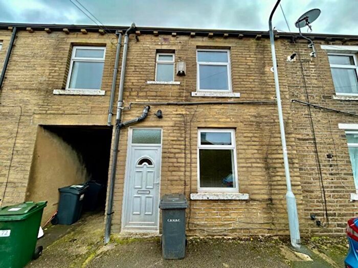 2 Bedroom Terraced House For Sale In Chapel Terrace, Allerton, BD15