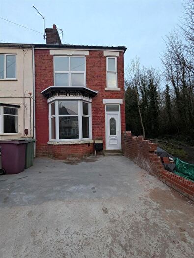 3 Bedroom End Of Terrace House To Rent In Sutton Hall Road, Bolsover, Chesterfield, S44