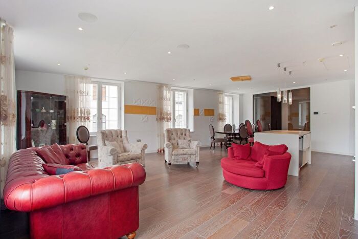 3 Bedroom Flat To Rent In Strand, London, WC2R