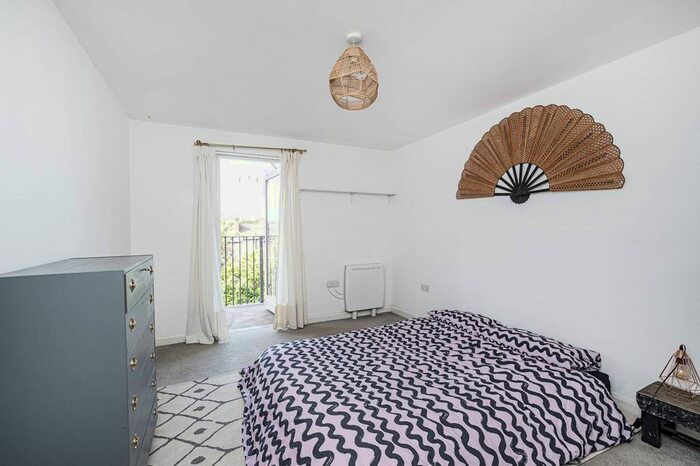 1 Bedroom Flat To Rent In Pembury Place, Hackney, London, E5