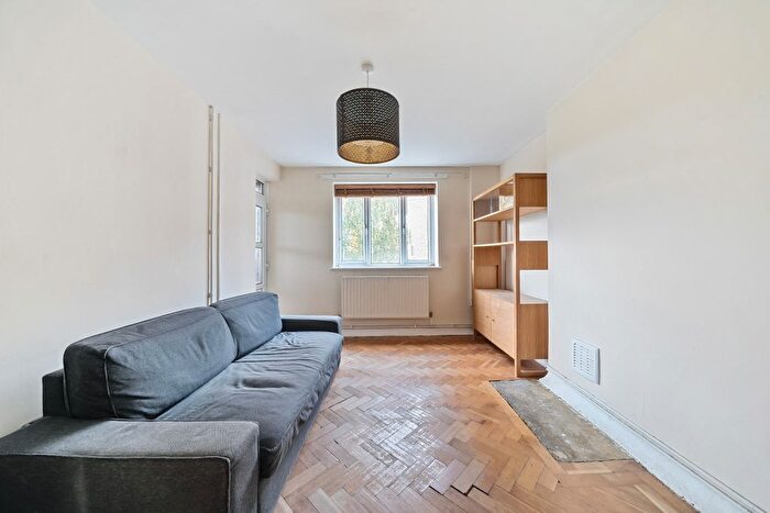 2 Bedroom Flat To Rent In Stoke Newington Church Street, London, N16