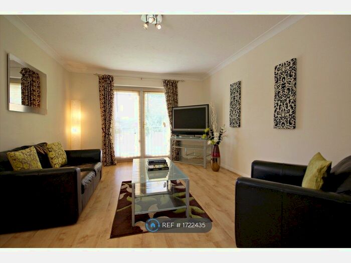 1 Bedroom Flat To Rent In Acacia Court, Bracknell, RG12