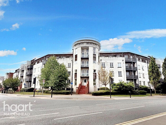 3 Bedroom Flat For Sale In Kingsquarter, Maidenhead, SL6