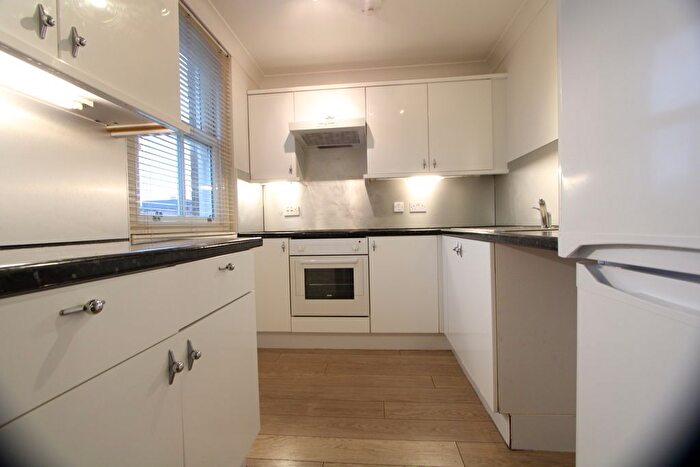 2 Bedroom Flat To Rent In Brixton Road, Brixton, SW9