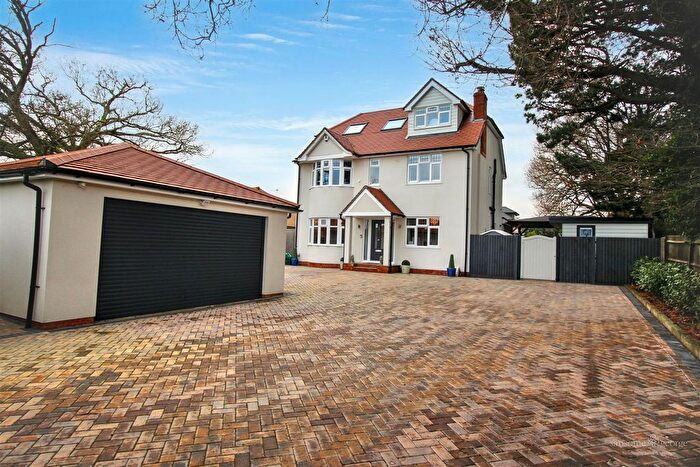 5 Bedroom Detached House For Sale In Long Lane, Tilehurst, Reading, RG31