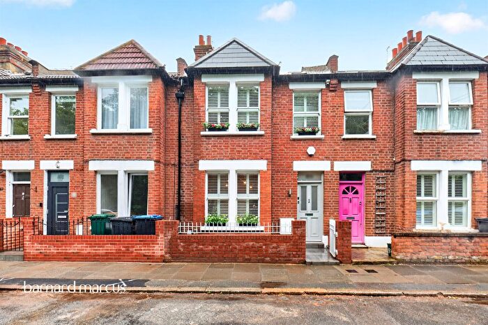 3 Bedroom Terraced House For Sale In Wandle Bank, London, SW19