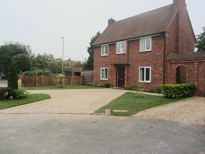 3 Bedroom Detached House To Rent In Otter Close, Ottershaw, Chertsey, KT16