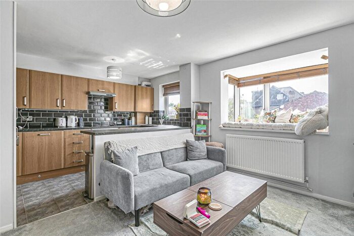 1 Bedroom Apartment To Rent In Park Close, Skipworth Road, London, E9