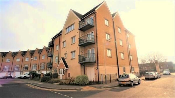 2 Bedroom Flat To Rent In Severus House, Varcoe Gardens, Hayes, UB3