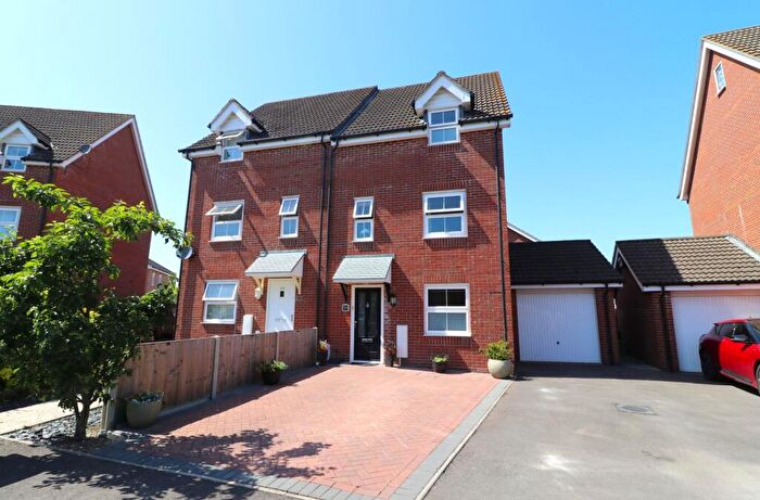 3 Bedroom Semi-Detached House For Sale In Wellstead Way, Hedge End, SO30