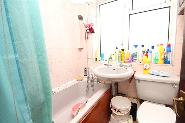 2 Bedroom Detached House For Sale In Laurier Road, Croydon, CR0