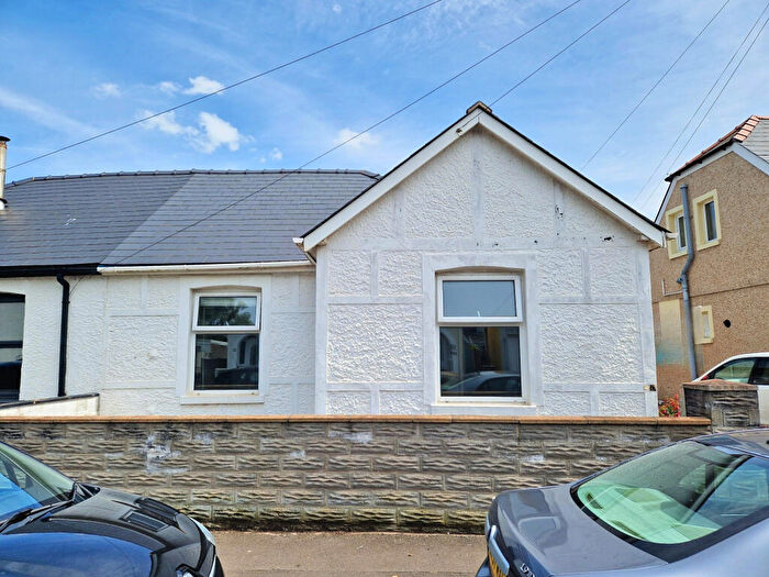 2 Bedroom Semi-Detached Bungalow For Sale In Hookland Road, Newton, Porthcawl, CF36