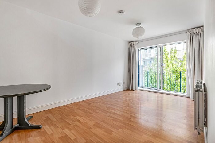2 Bedroom Flat For Sale In Margery Street, London, WC1X - Photo 2